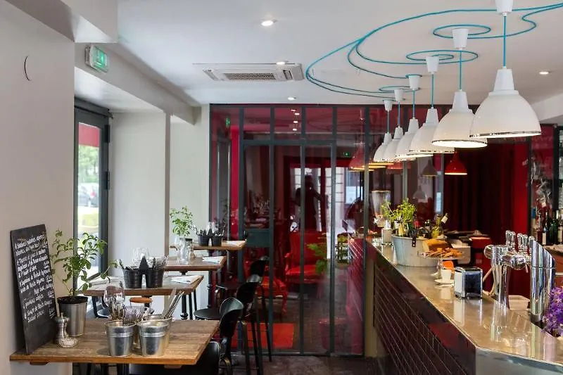 Hotel Aux Trois Portes 2*